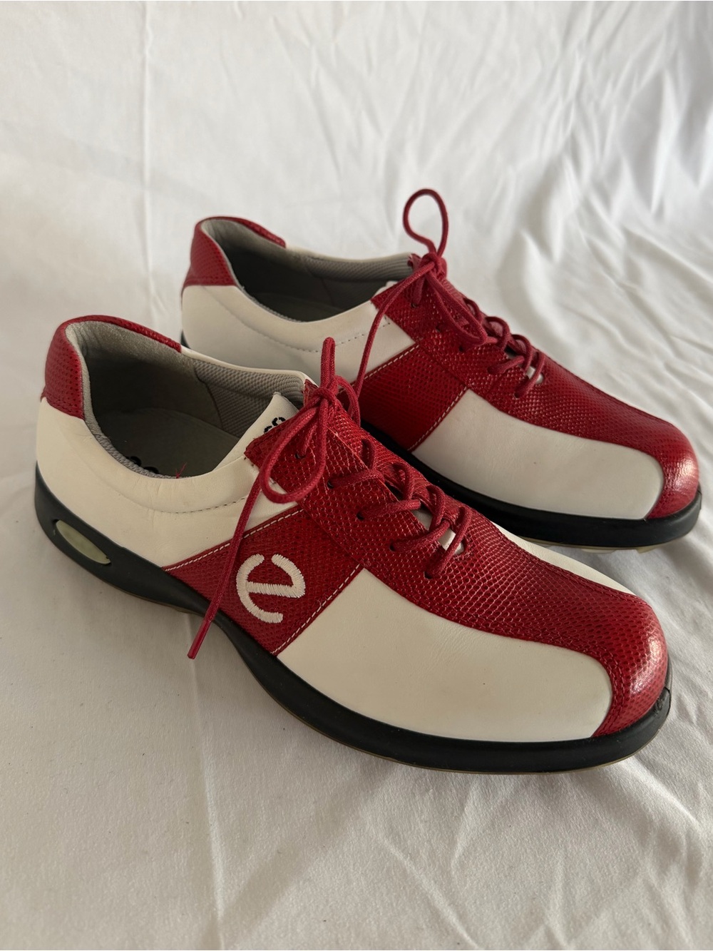 NWT - Ecco Red and White Women's Lace-Up Athletic Golf Shoes Sz EU 38/ Sz 7